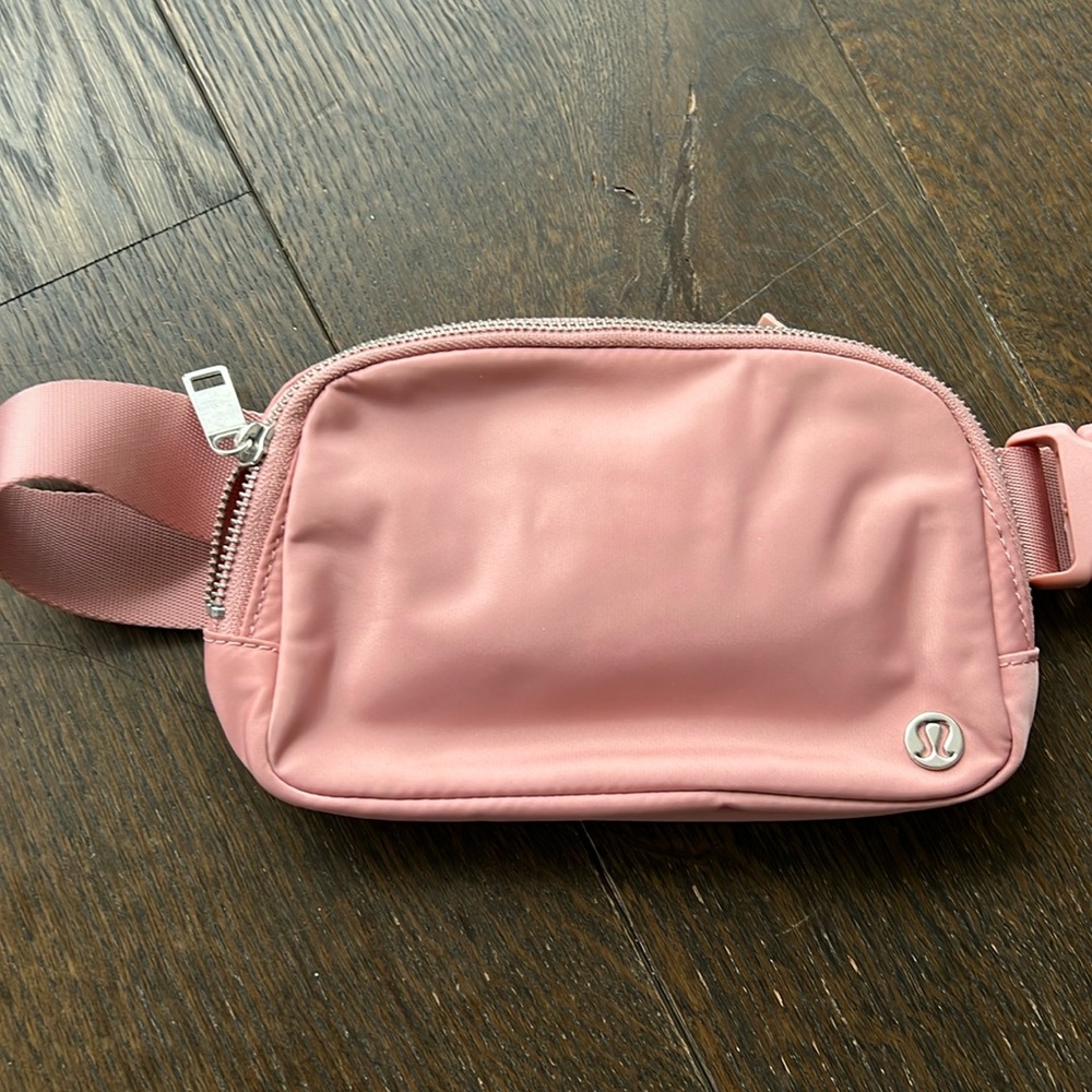 Lululemon Everywhere Belt Bag